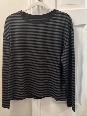 Lilycoco Striped Long Sleeve Top - Black & Gray
Size Large